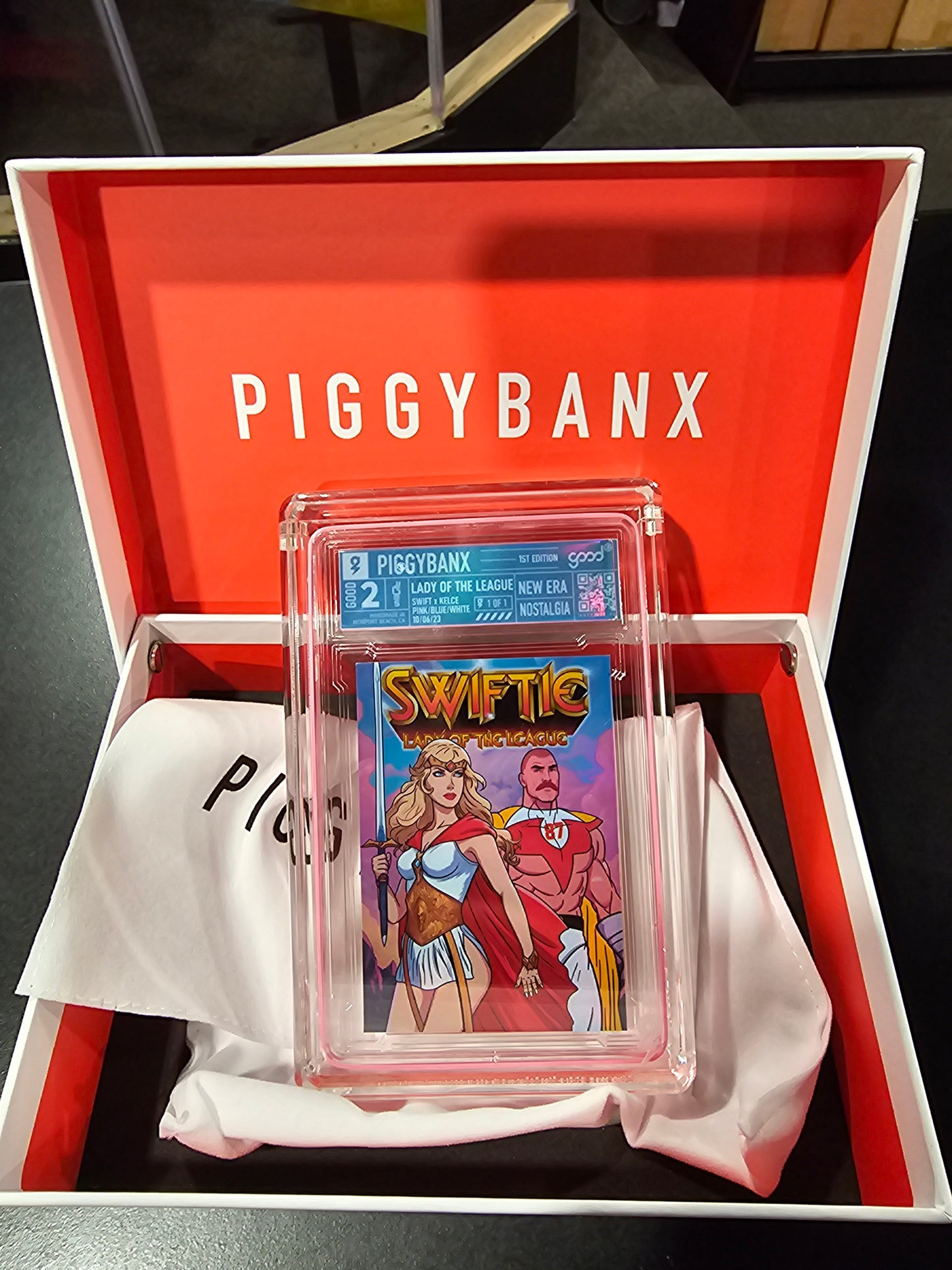 PIGGYBANX 2023 "LADY OF THE LEAGUE" ARTIST PROOF REFRACTOR VARIATION POP 5